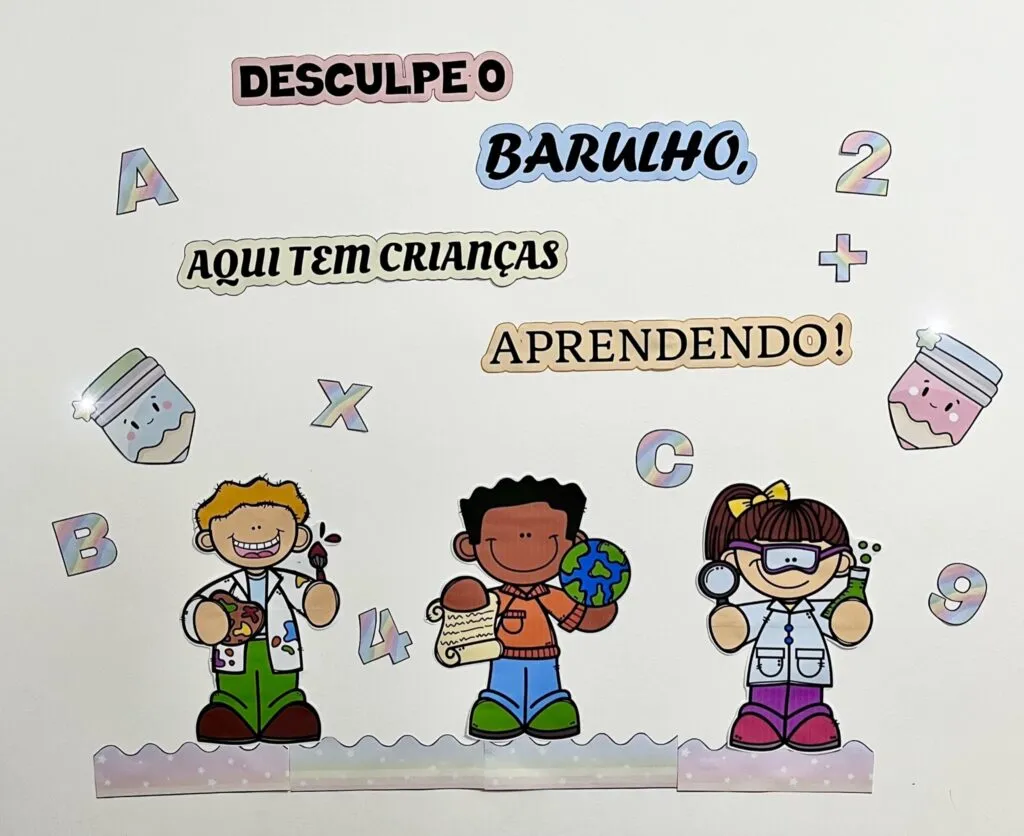 Painel de volta às aulas Desculpa o Barulho
